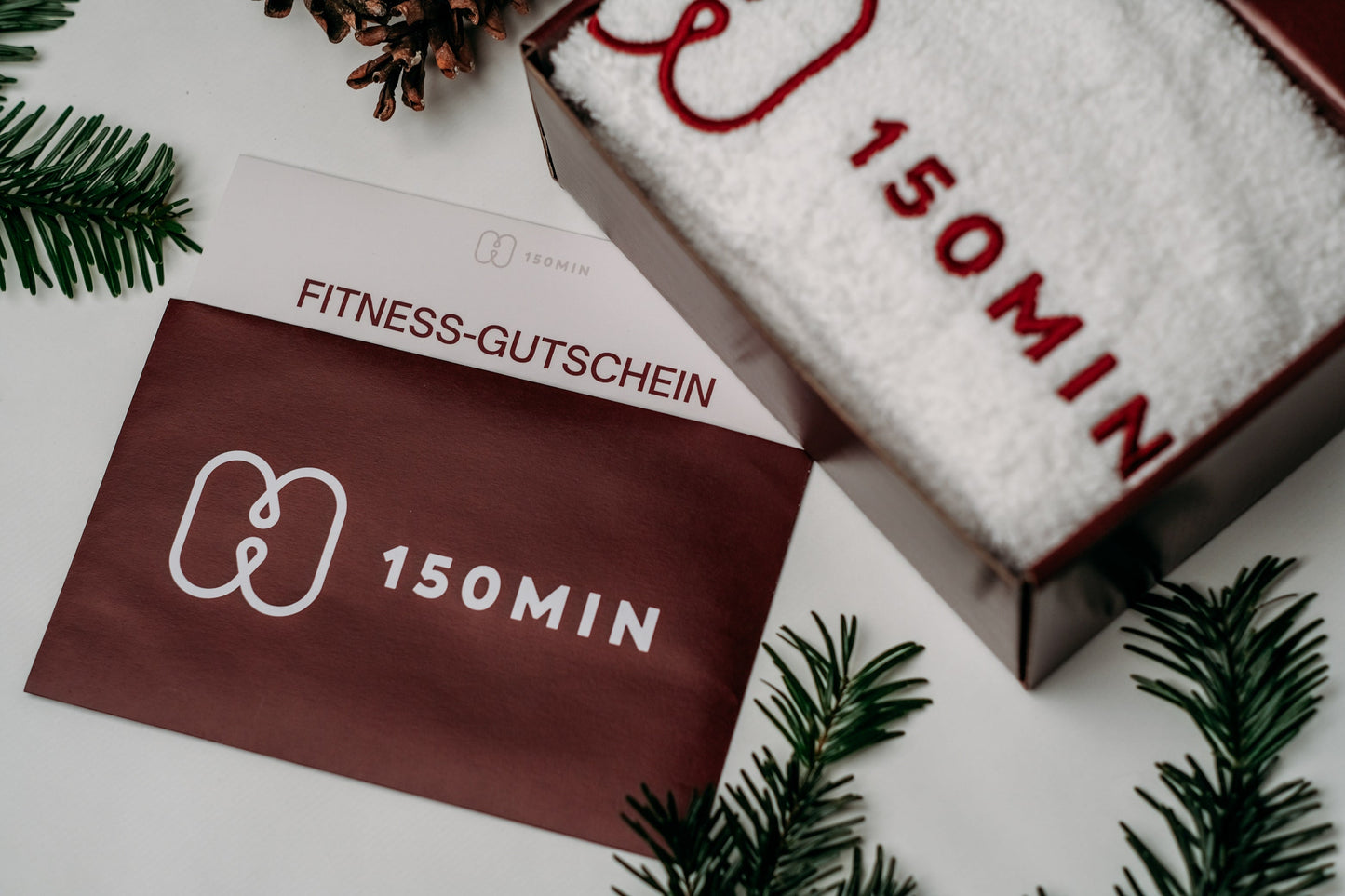 Der 150 Minuten Fitness-Gutschein in attraktiver Geschenkbox mit edlem Handtuch